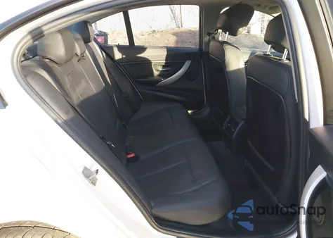 2015 BMW 320I xDrive z USA, uszkodzony, nr VIN WBA3C3C52FP663810